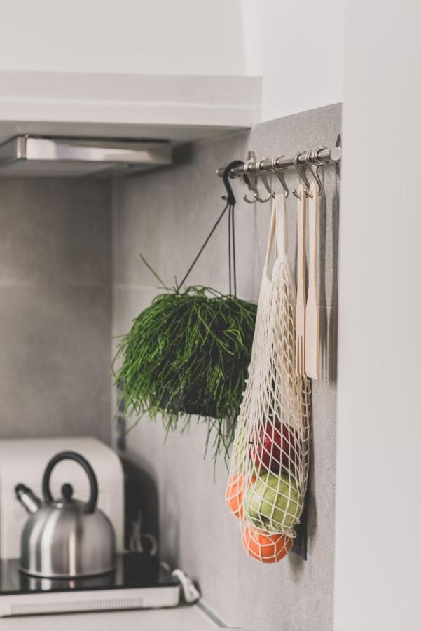 Neoclassical Apartment Near Acropolis - Livingstone Crystal 雅典 外观 照片